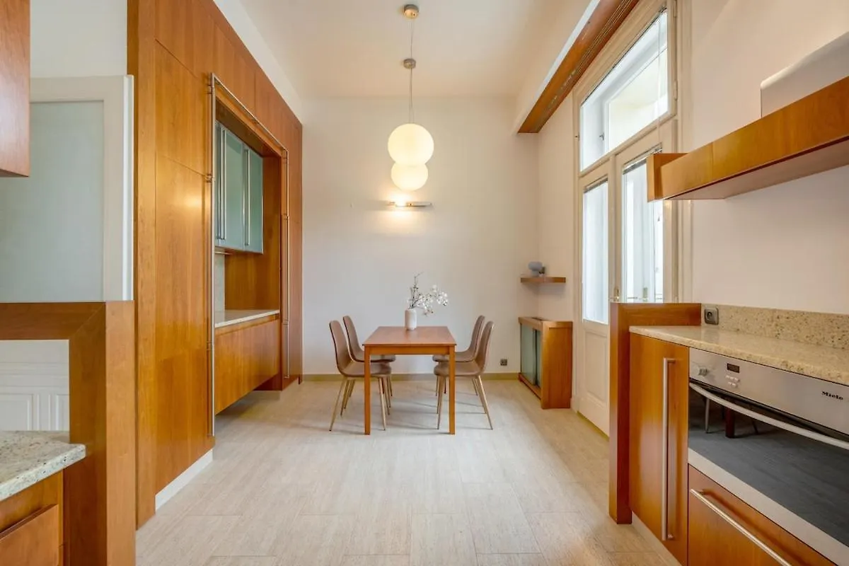 Bright Oldtown 2Bdr Apartment Prag