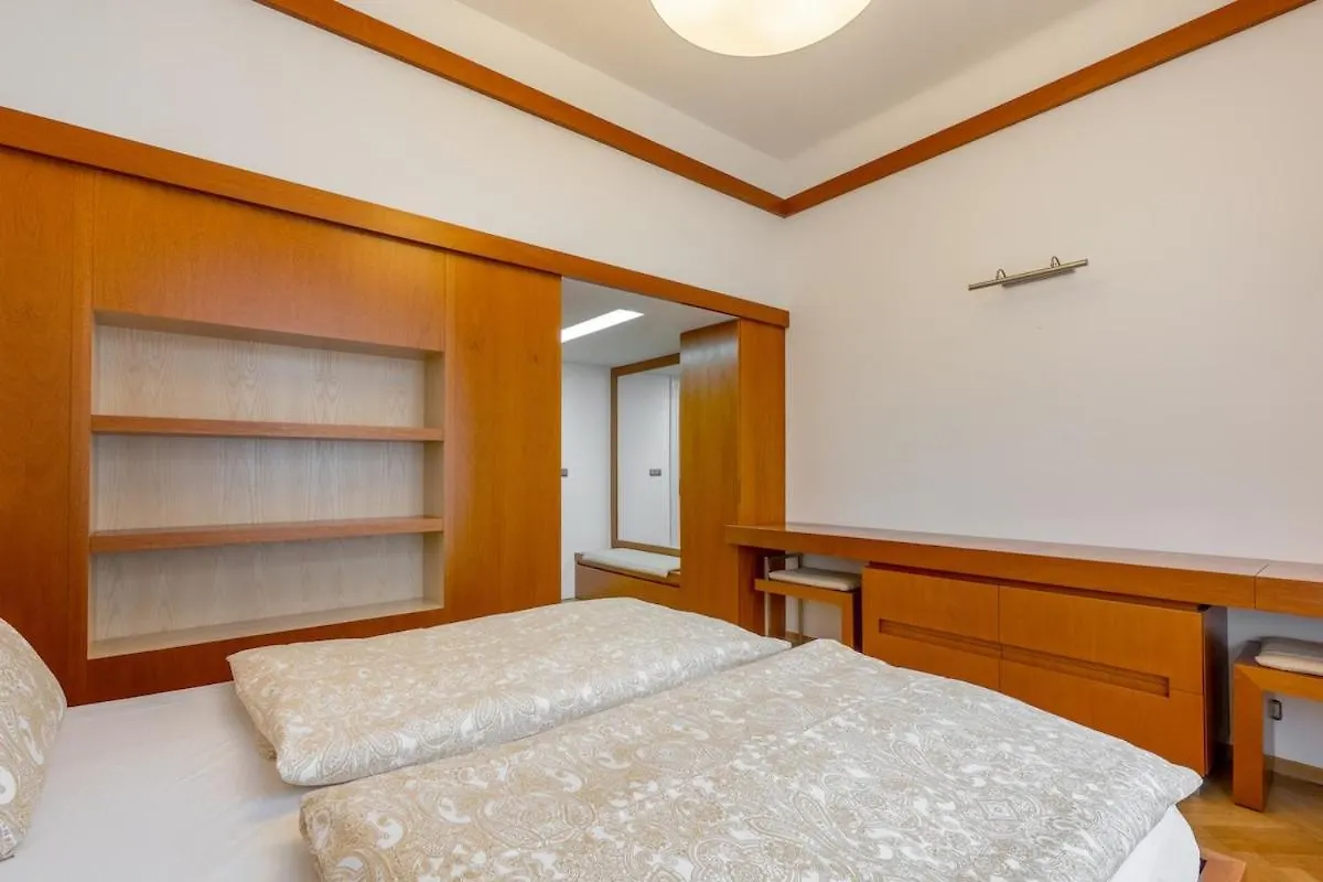 Bright Oldtown 2Bdr Apartment Prag